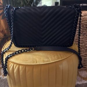 Aldo chain quilted black purse